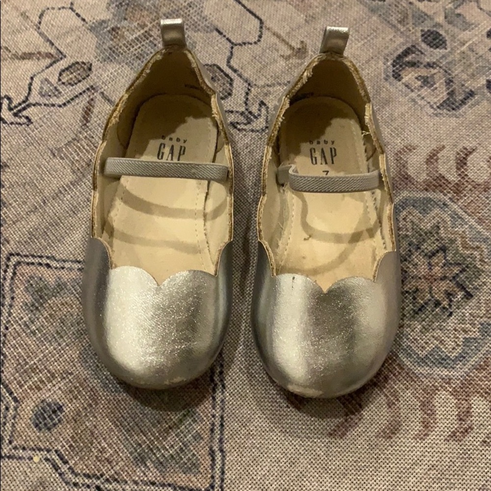 Gap silver scalloped ballet flats